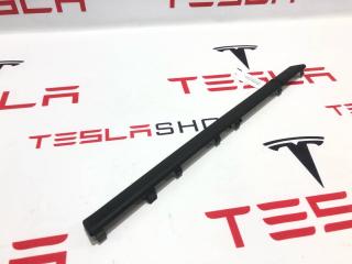 накладка двери внутренняя задняя левая Rivian R1T 1 поколение 2022, PT00041147B