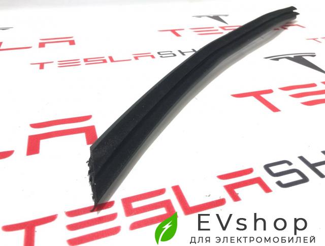 Уплотнитель стекла внутренний двери Rivian R1T 1 поколение 2022, PT00002202, PT00002204 - фото №1