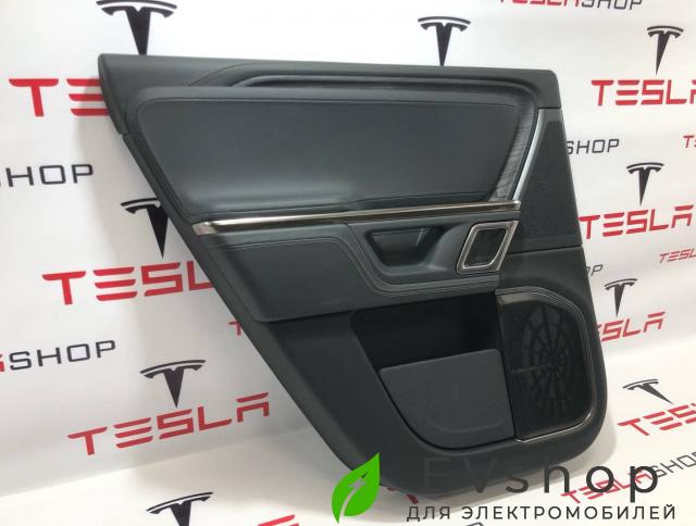 обшивка двери задняя левая Rivian R1T 1 поколение 2022, PT00001205, PT00001485-J, C400001216 - фото №1