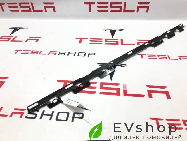 Кронштейн крепления порога Rivian R1T 1 поколение 2022, PT00054345 - фото №1