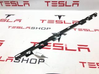 Кронштейн крепления порога Rivian R1T 1 поколение 2022, PT00054345