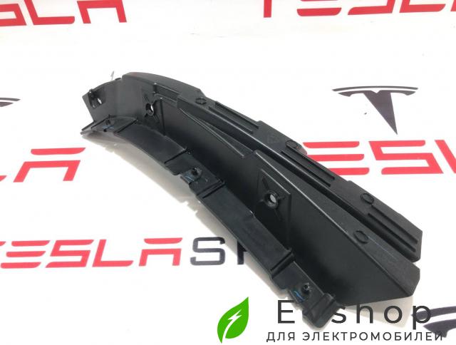 Кронштейн накладки колесной арки Rivian R1T 1 поколение 2022, PT00017897, PT00017891 - фото №1