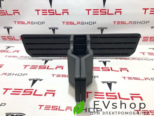 Отделка багажника Rivian R1T 1 поколение 2022, PT00002004, PT00000354, PT00041003D, PT00041007D - фото №1