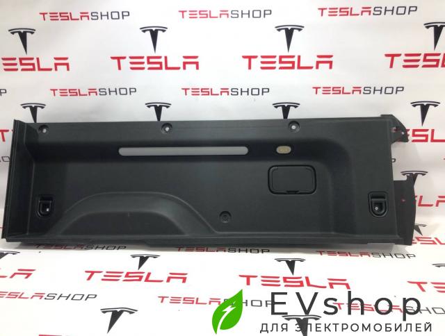 Накладка багажника внутренняя (пластик) Rivian R1T 1 поколение 2022, PT00016619, PT00000468, PT00002098-K, PT00000358-F, PT00000368 - фото №1