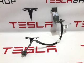 шланг тормозной заднего Rivian R1T 1 поколение 2022, PT00000569-L