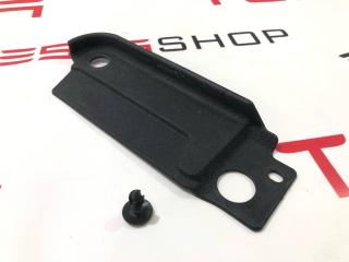 Крышка фонаря багажника Rivian R1T 1 поколение 2022, PT00039438