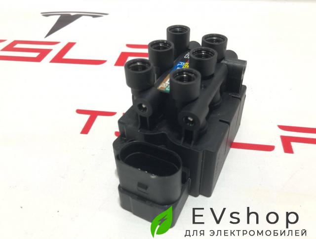 блок клапанов пневмоподвески Rivian R1T 1 поколение 2022, 04596A-EP-01, W000003351, W000001592 - фото №1