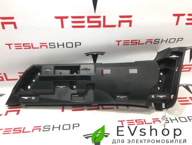 Кронштейн крепления порога Rivian R1T 1 поколение 2022, PT00002132, PT00016002-H - фото №1