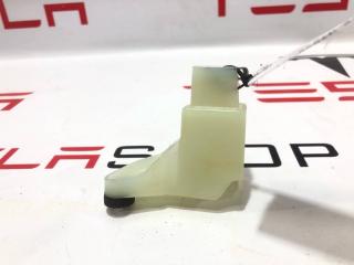 Кронштейн крепления обшивки двери Rivian R1T 1 поколение 2022, PT00240387