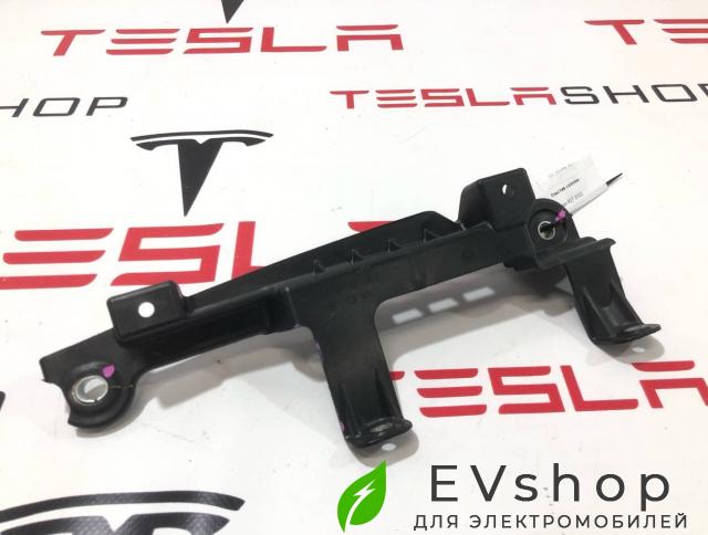пластик Rivian R1T 1 поколение 2022, PT00089781-A.2, C300089781-A - фото №1