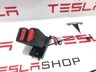 замок ремня безопасности Rivian R1T 1 поколение 2022, C200001056