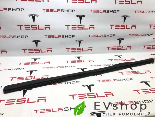 Уплотнитель порога Rivian R1T 1 поколение 2022, PT00002356, PT00002361 - фото №1