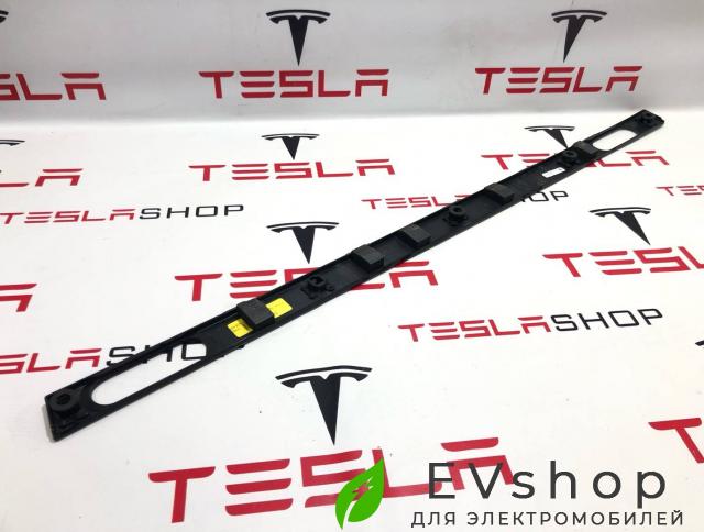 Панель наружная декоративная крыши Rivian R1T 1 поколение 2022, PT00308170-A, PT00045696-C - фото №1