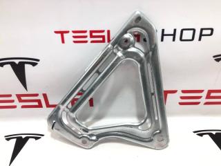 кронштейн (крепление) Rivian R1T 1 поколение 2022, PT00034522-E