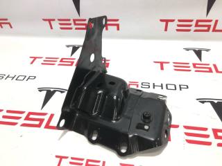 кронштейн (крепление) Rivian R1T 1 поколение 2022, PT00038363-D