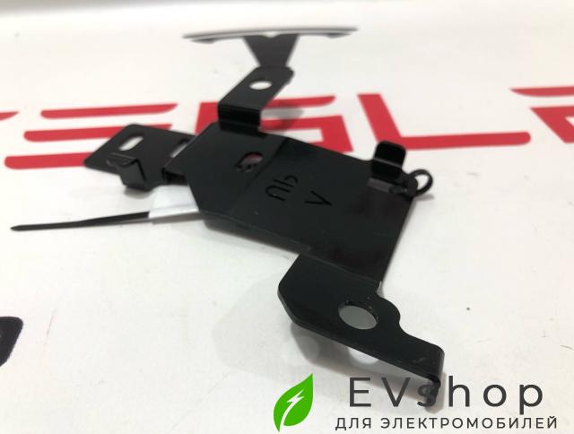 кронштейн (крепление) Rivian R1T 1 поколение 2022, PT00056836-B - фото №1