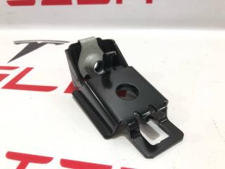 Кронштейн крепления сиденья Rivian R1T 1 поколение 2022, PT00039433