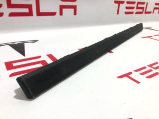 накладка двери внутренняя задняя правая Rivian R1T 1 поколение 2022, PT00041148B