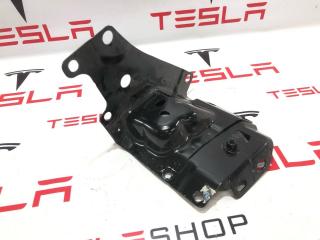 кронштейн (крепление) Rivian R1T 1 поколение 2022, PT00038362-D