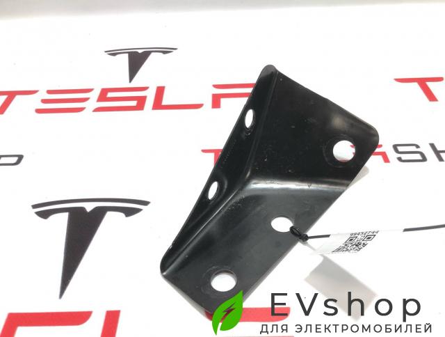 кронштейн (крепление) Rivian R1T 1 поколение 2022, PT00038362-D - фото №1