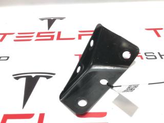 кронштейн (крепление) Rivian R1T 1 поколение 2022, PT00038362-D