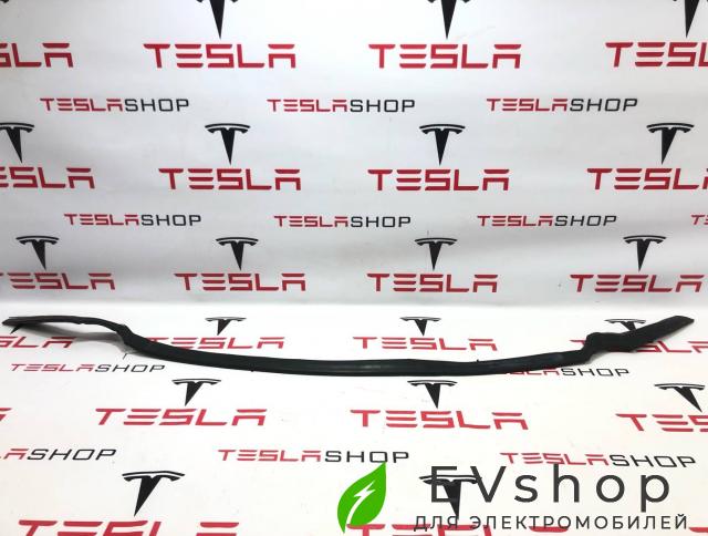 уплотнитель подкапотного пространства Rivian R1T 1 поколение 2022 - фото №1