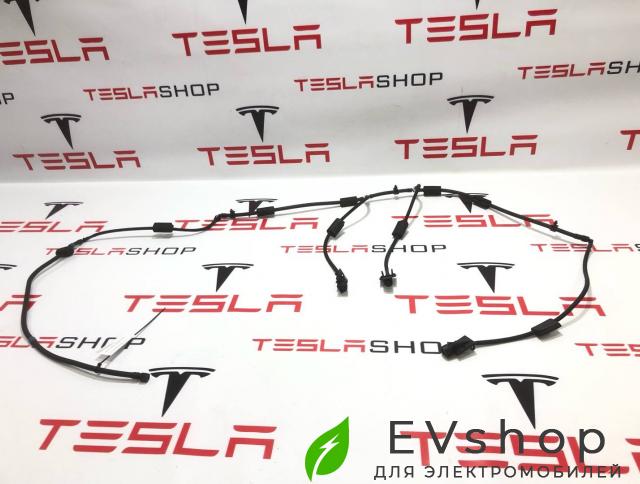 форсунка омывателя лобового стекла Rivian R1T 1 поколение 2022 - фото №1