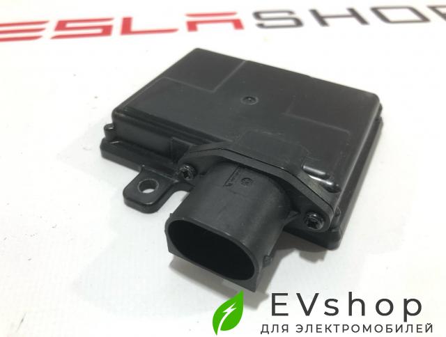 датчик мертвых (слепых) зон Rivian R1T 1 поколение 2022, PT00012245-E - фото №1