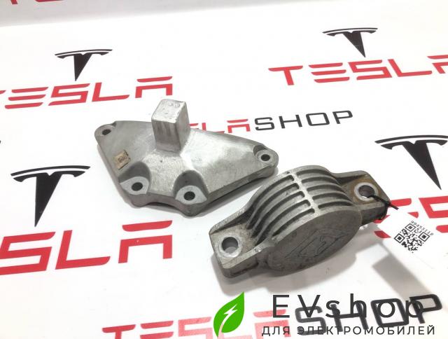 кронштейн двигателя Rivian R1T 1 поколение 2022, PT00155838-D, PT00043514-F, PT00046119-F, PT00043513-F, PT00002844-J - фото №1