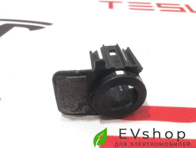 Кронштейн крепления парктроника Rivian R1T 1 поколение 2022, PT00013778, PT00009663 - фото №1