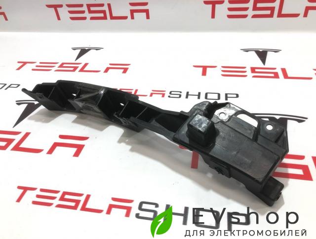 Кронштейн накладки колесной арки Rivian R1T 1 поколение 2022, PT00029642J, PT00029640H - фото №1