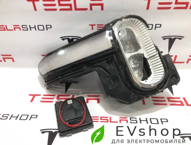 фара (запчасти) прав. Rivian R1T 1 поколение 2022, PT00000464H, C300000464-L - фото №1