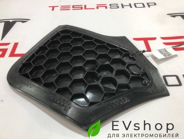 Люк порта зарядки Rivian R1T 1 поколение 2022, PT00051645, PT00053407 - фото №1
