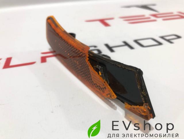 повторитель поворотов Rivian R1T 1 поколение 2022, PT00002118 - фото №1