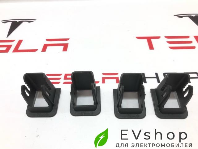 Крепление детского кресла (isofix) Rivian R1T 1 поколение 2022 - фото №1