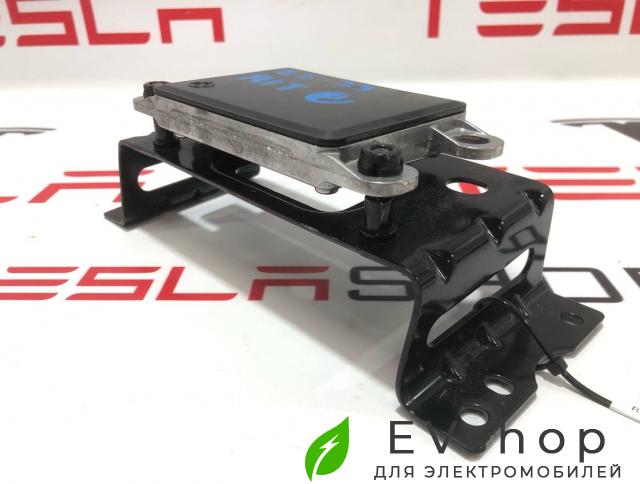 радар / датчик активного круиз контроля Rivian R1T 1 поколение 2022, PT00002001 - фото №1