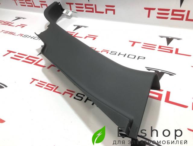 Накладка стойки С Rivian R1T 1 поколение 2022, PT00001388, PTY0104126 - фото №1