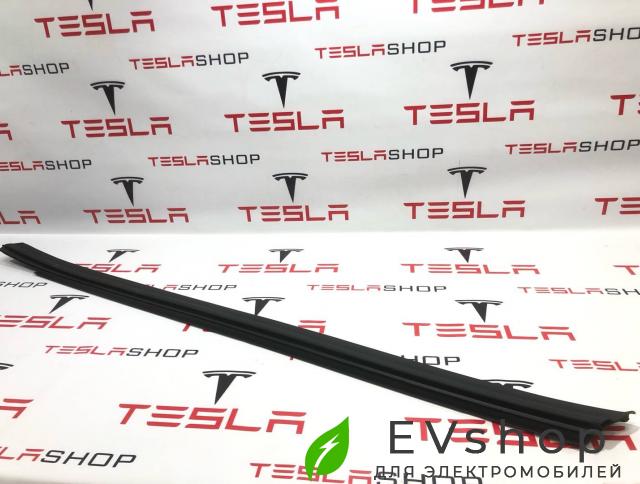 Уплотнитель порога Rivian R1T 1 поколение 2022, PT00002356, PT00002361 - фото №1