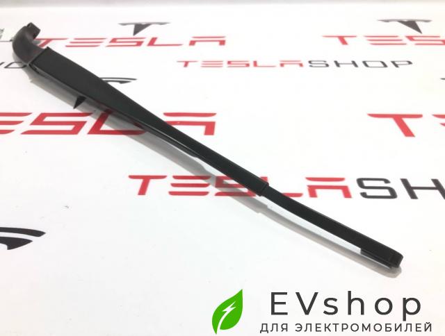 щеткодержатель (поводок стеклоочистителя, дворник) Rivian R1T 1 поколение 2022, K90A - фото №1