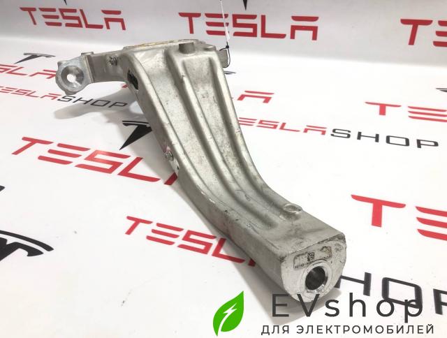 кулак поворотный правый Rivian R1T 1 поколение 2022, PT00001860 - фото №1