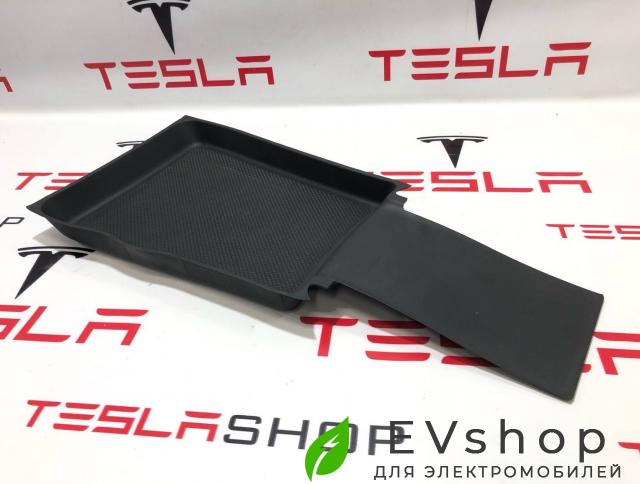 Коврик резиновый центральной консоли Rivian R1T 1 поколение 2022, PT00000898 - фото №1