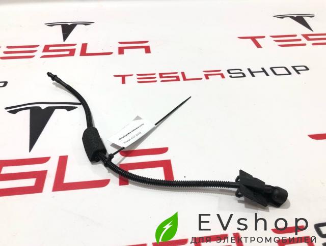 форсунка омывателя лобового стекла Rivian R1T 1 поколение 2022 - фото №1