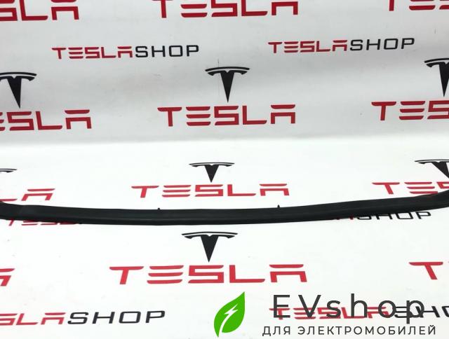 уплотнитель подкапотного пространства Rivian R1T 1 поколение 2022 - фото №1