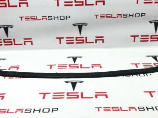 уплотнитель подкапотного пространства Rivian R1T 1 поколение 2022