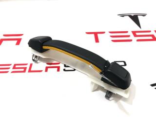 ручка внутренняя потолочная Rivian R1T 1 поколение 2022, D6800236, PT00017957-H-001