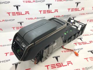 консоль салона (центральная часть) Rivian R1T 1 поколение 2022, PT00000877