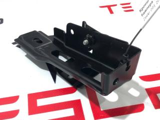 Крепление бампера переднего Zeekr 001 1 поколение 2023