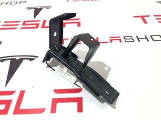 Крепление бампера переднего Zeekr 001 1 поколение 2023