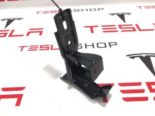 Крепление бампера переднего Zeekr 001 1 поколение 2023