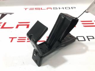 Крепление бампера переднего Zeekr 001 1 поколение 2023